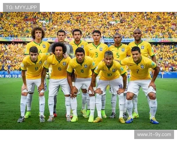 探秘足球球星每日进场训练的科学流程与全方位实战细节全面性展示