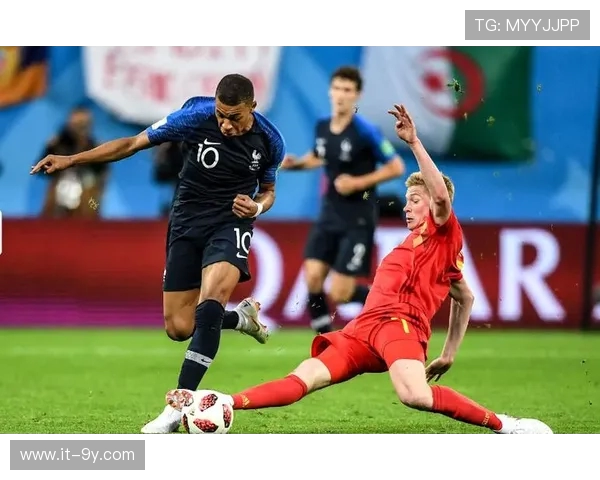 深度解析坎塞洛全能边卫技术特点与现代战术体系中的风格演变趋势